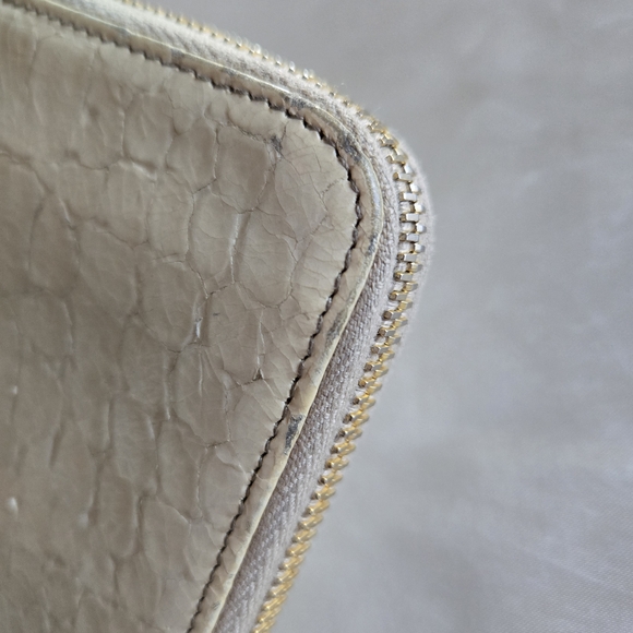 Miu Miu Cream Croc-Embossed Wallet - Picture 9 of 16